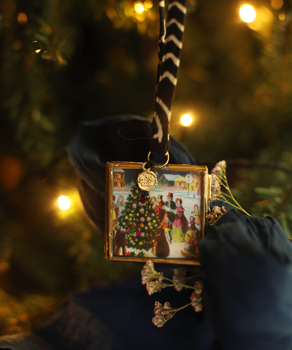 Cornice quadrata da appendere - Nero a pois