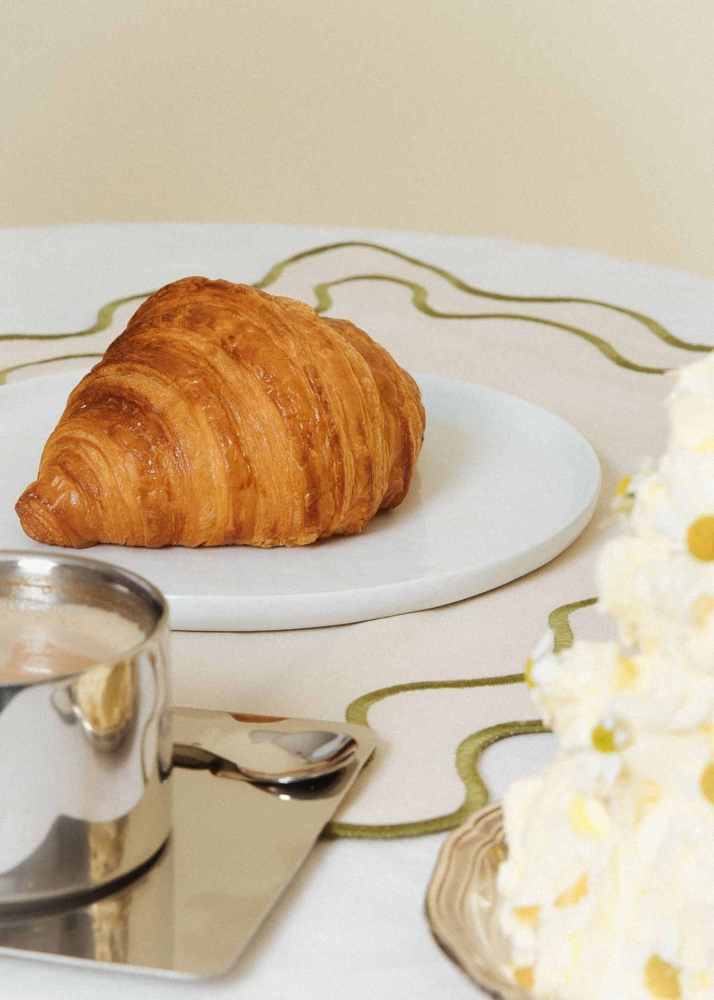 Set 2 Tovagliette in stoffa Beige con ricamo Verde - "Wavy" Beige