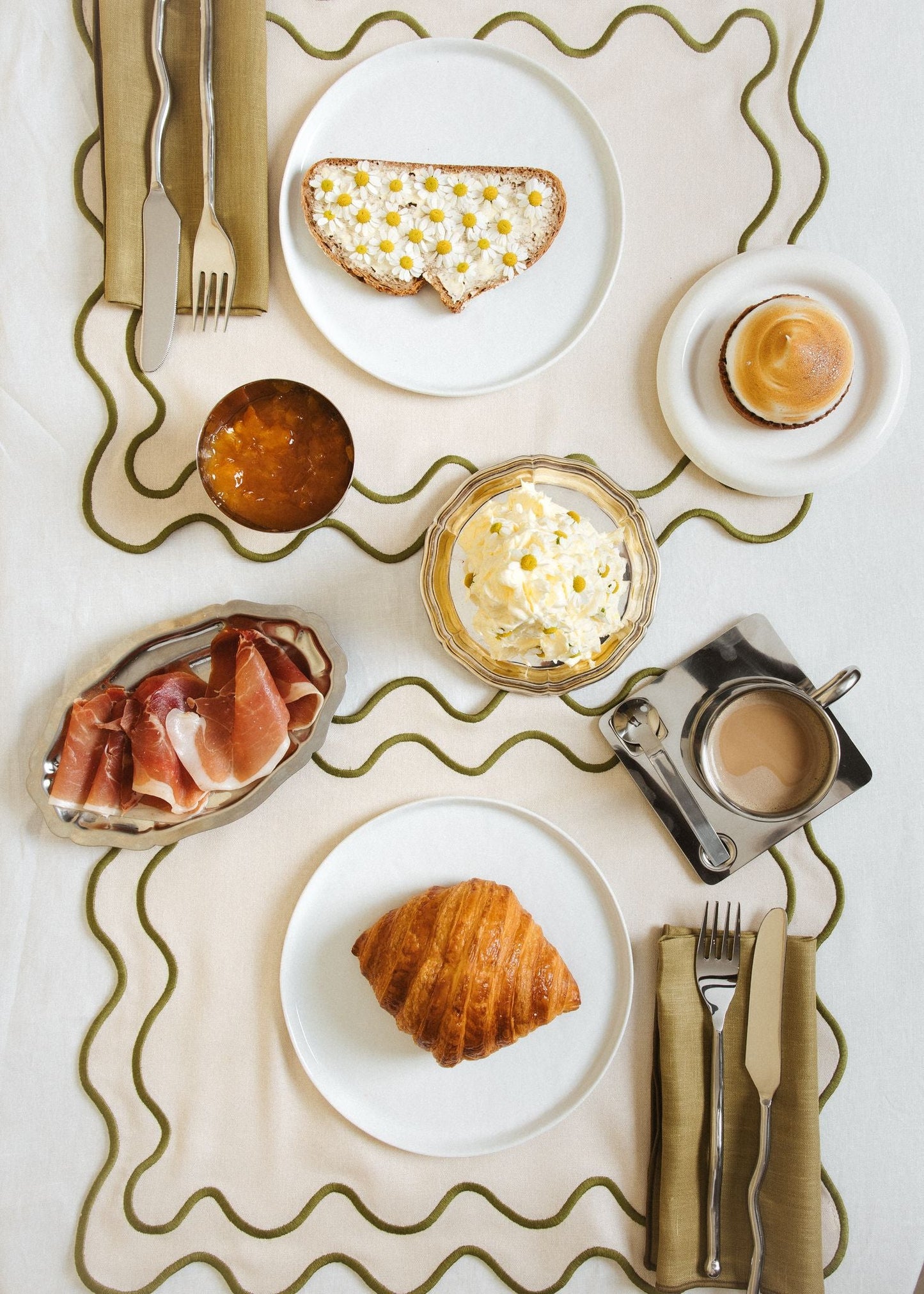 Set 2 Tovagliette in stoffa Beige con ricamo Verde - "Wavy" Beige