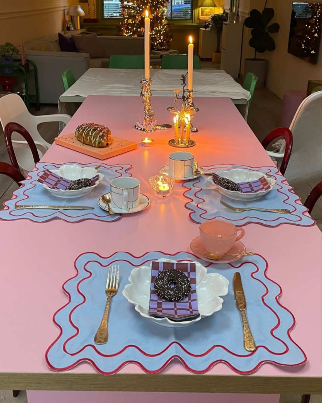 Set 2 Tovagliette in stoffa Azzurro con ricamo Rosso - "Wavy" Blue / Red