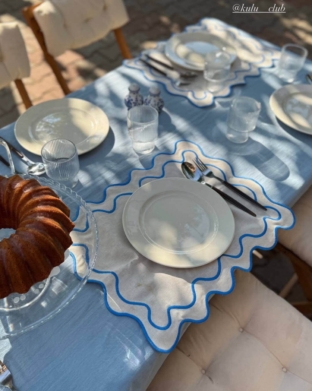 Set 2 Tovagliette in stoffa Beige con ricamo Azzurro - "Wavy" Beige