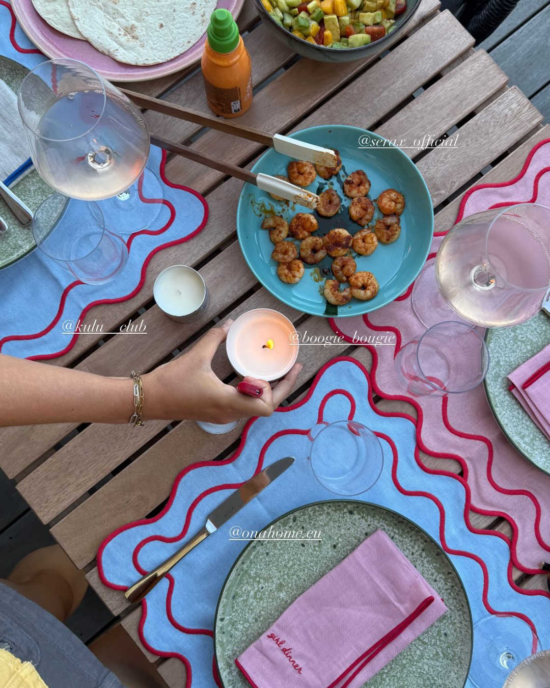 Set 2 Tovagliette in stoffa Azzurro con ricamo Rosso - "Wavy" Blue / Red