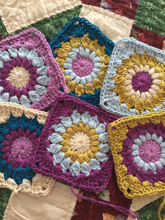 UNCINETTO - la mattonella Granny