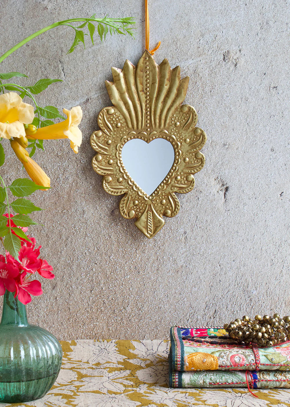 Specchio in Ottone Cuore Sacro con Fiamma